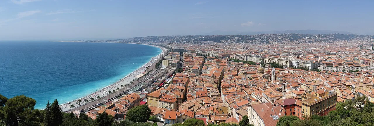 Nice et la baie des Anges vues depuis la colline du Château